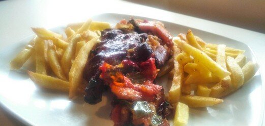 pollo con patatas restaurante Capri en Palamós