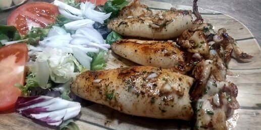 Calamares a la plancha restaurante Capri en Palamós